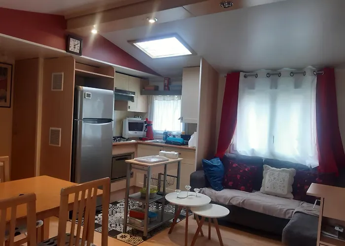 Mobil Au Bord Du De Camping Foix