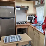 Mobil Au Bord Du De Campingplatz Foix
