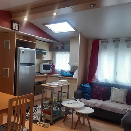 Mobil Au Bord Du De Camping Foix