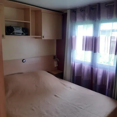 Mobil Au Bord Du De * Foix