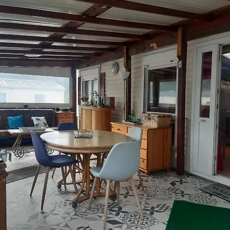 Mobil Au Bord Du De * Foix