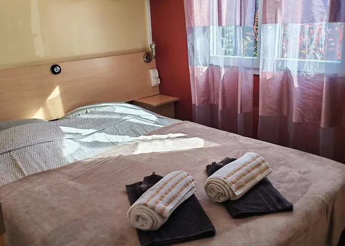 Mobil Au Bord Du De Foix