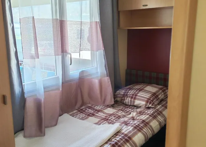 Mobil Au Bord Du De Camping Foix